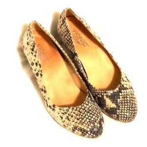 Vionic faux snakeskin wedge